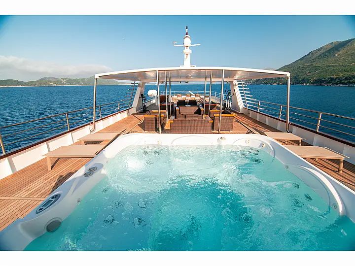 Luxury Motor Yacht - Diamond  - External image