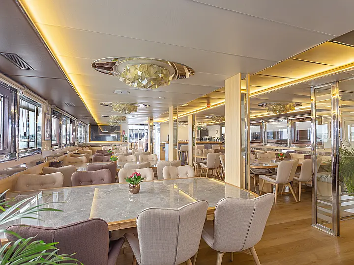 Luxury Motor Yacht - Swallow  - External image