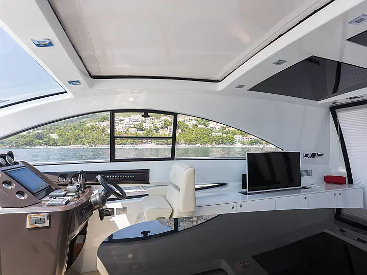 Pearl Sea 56 - Silver Arrow  - External image