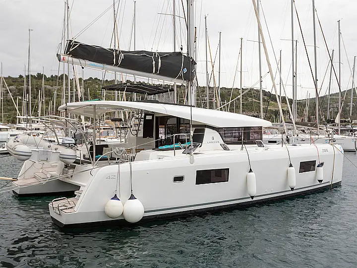 Lagoon 42 - POSEIDON 2021 (air condition, generator)  - External image