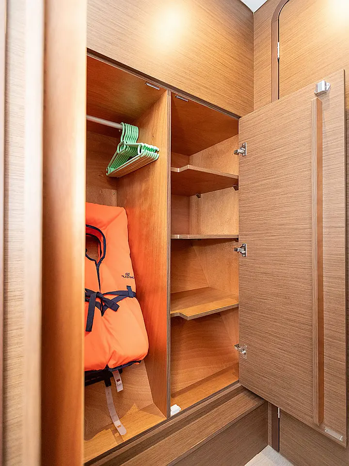 Lagoon 42 - 