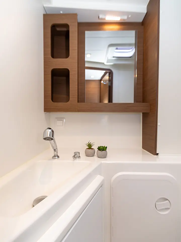 Lagoon 42 - 