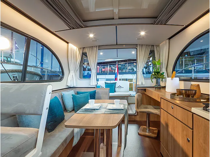 Linssen Grand Sturdy 30.0 Sedan Intero - Amy  - External image