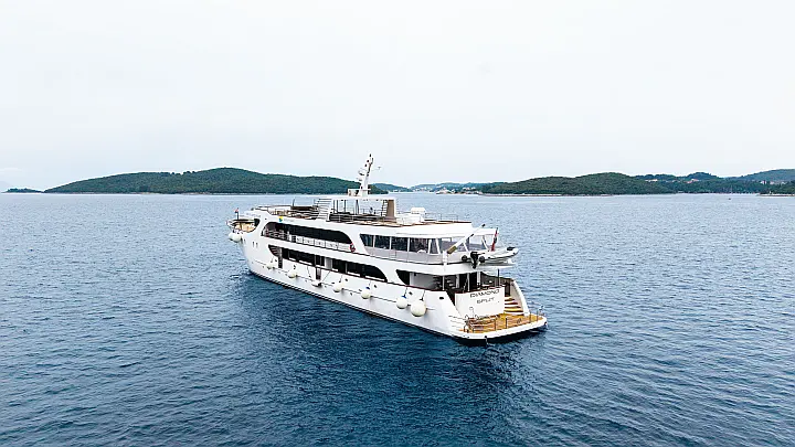 Luxury Motor Yacht - 